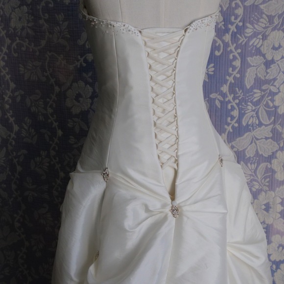 Maggie Sottero Couture Capriu J926 sleeveless wedding dress - Picture 3 of 14